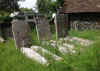 21 Tonge Church Graves to the South.jpg (142399 bytes)